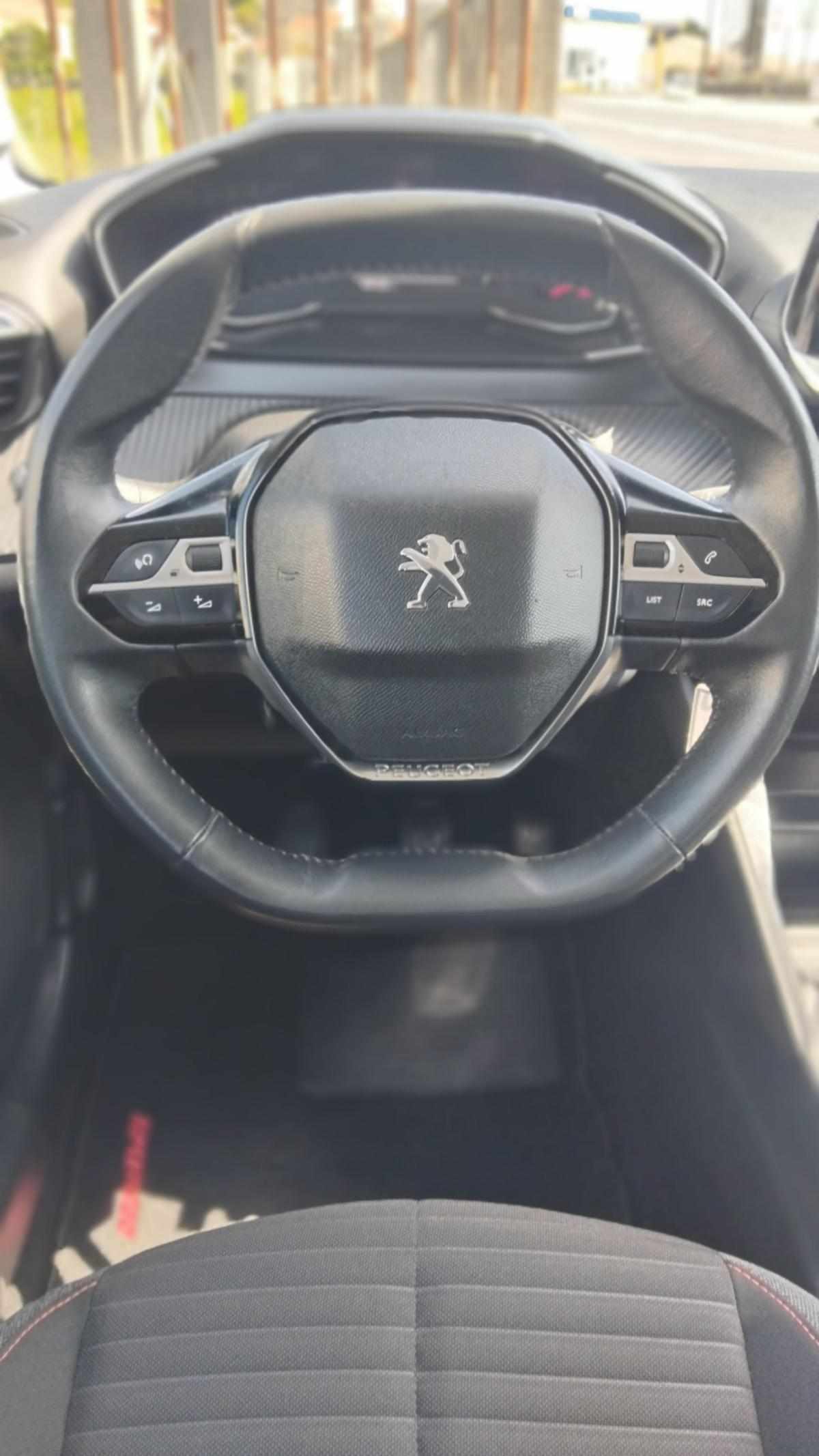 peugeot-208-1-2-puretech-2022-gasolina-1199cc