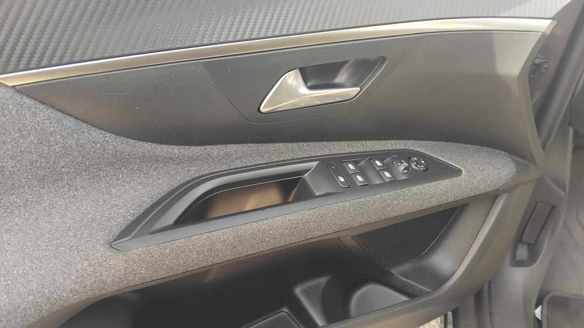peugeot-5008-1-5-bluehdi-2022-diesel-1499cc