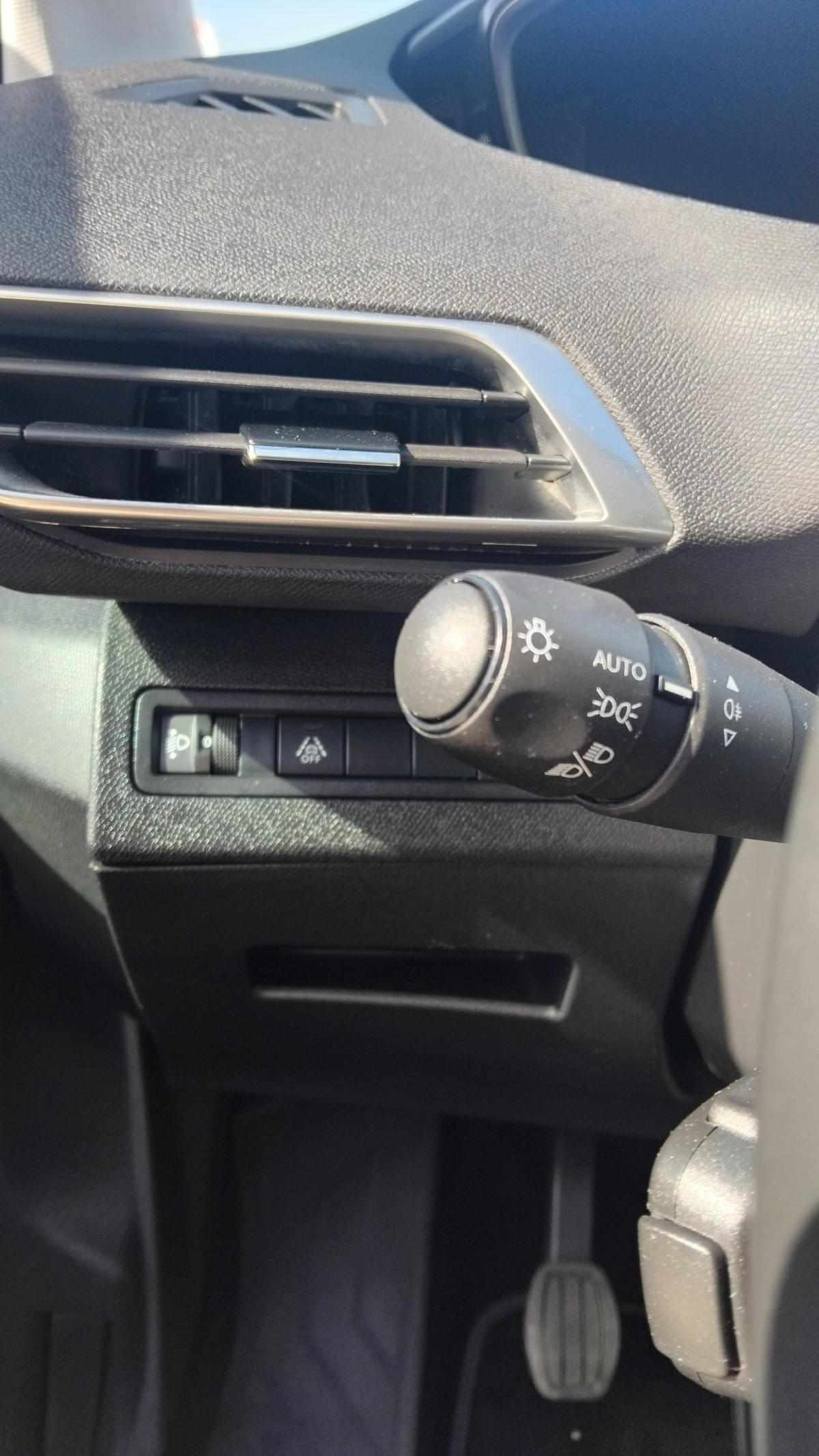 peugeot-5008-1-5-bluehdi-2022-diesel-1499cc