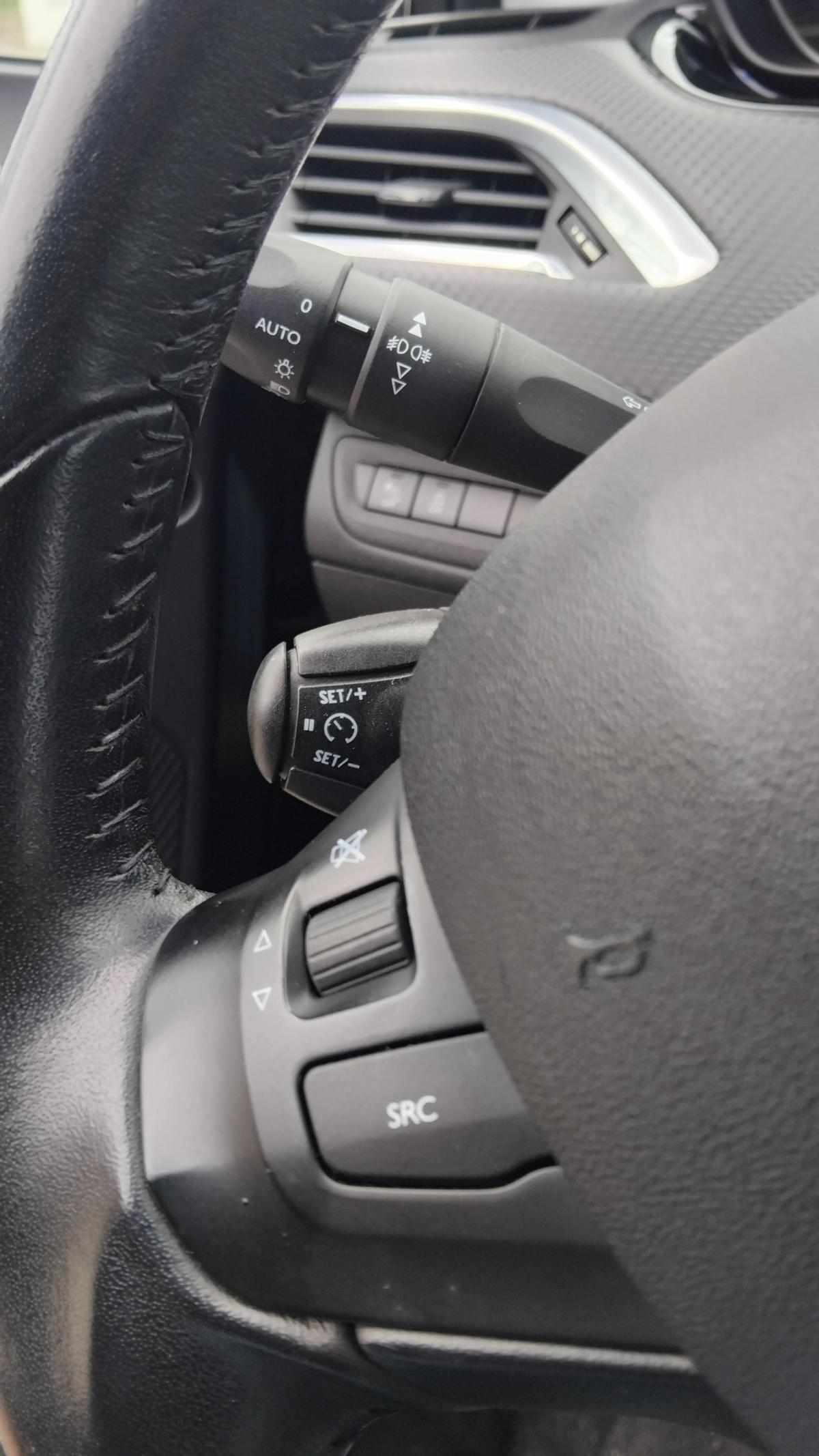 peugeot-208-1-2-puretech-2017-gasolina-1199cc