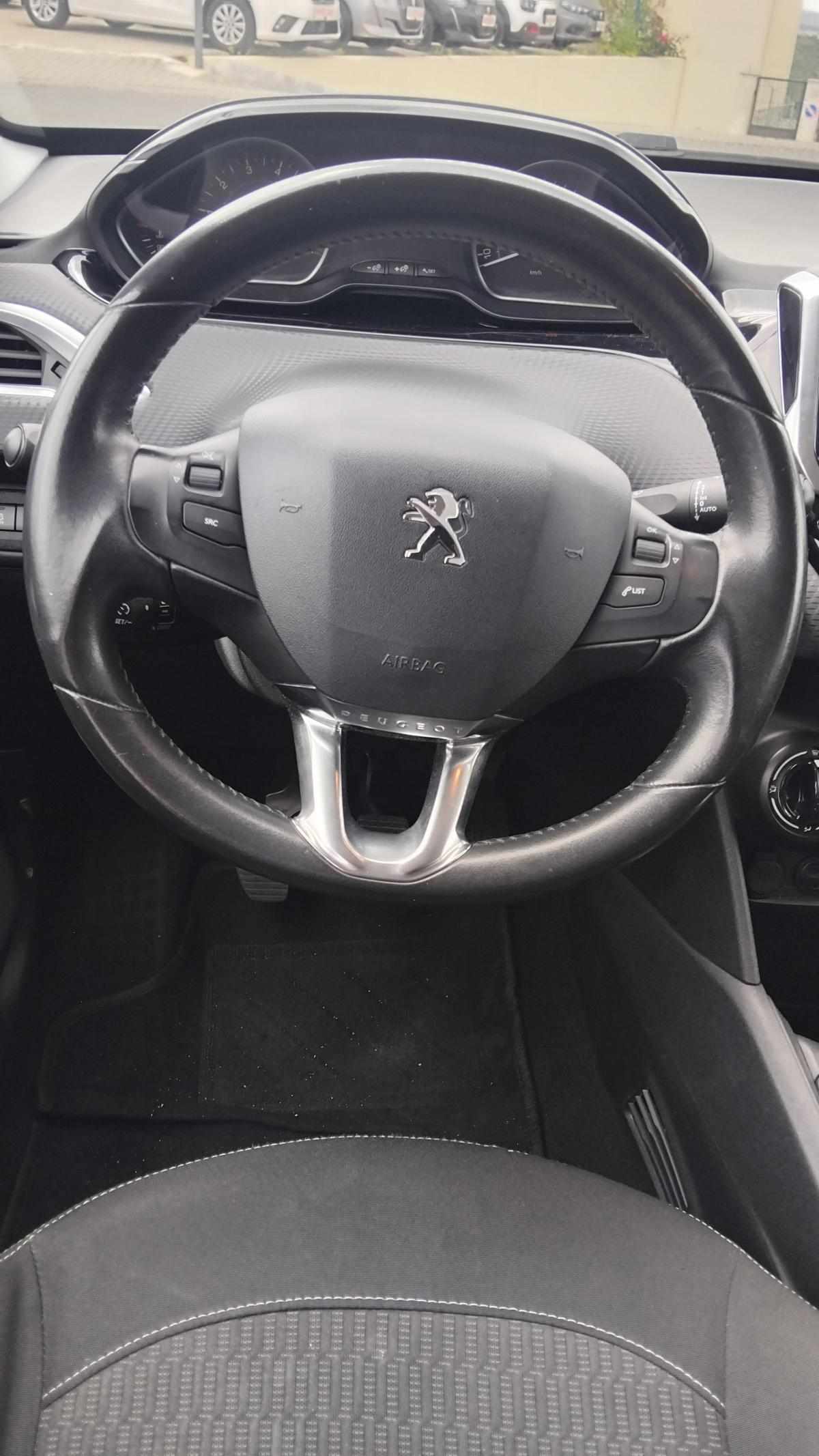 peugeot-208-1-2-puretech-2017-gasolina-1199cc