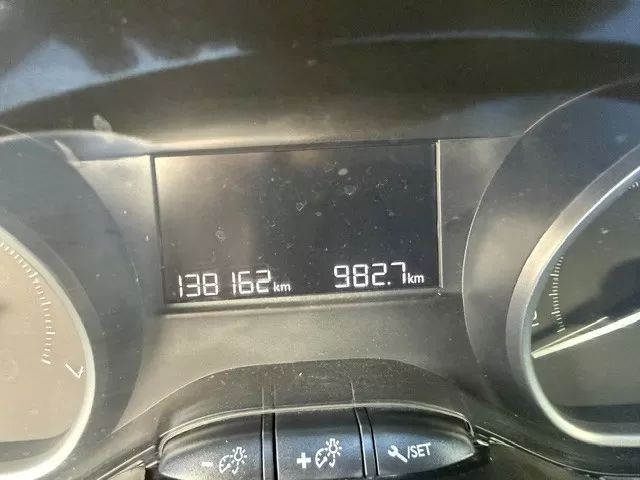 peugeot-208-2015-gasolina-1199cc