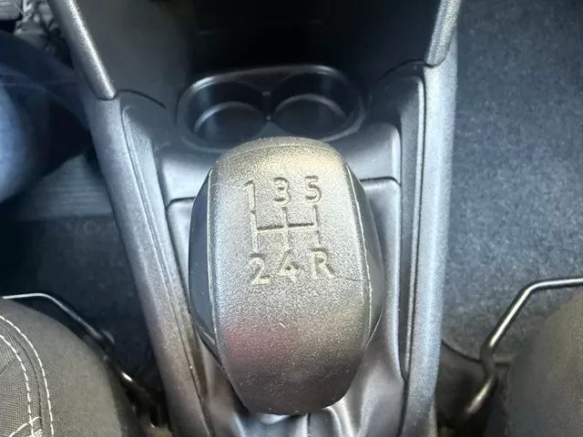 peugeot-208-2015-gasolina-1199cc
