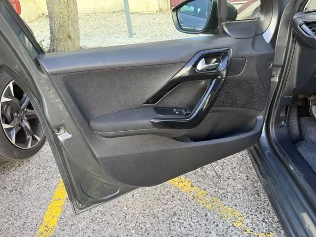 peugeot-208-2015-gasolina-1199cc