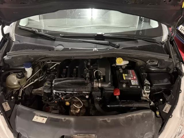 peugeot-208-2015-gasolina-1199cc