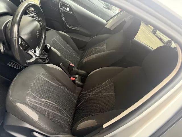 peugeot-208-2014-gasolina-1199cc