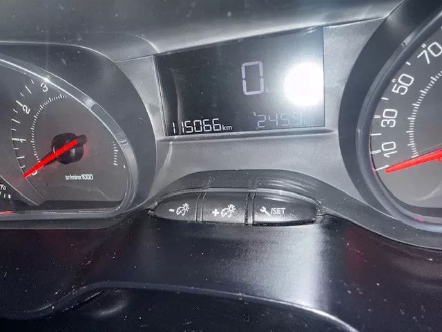 peugeot-208-2014-gasolina-1199cc
