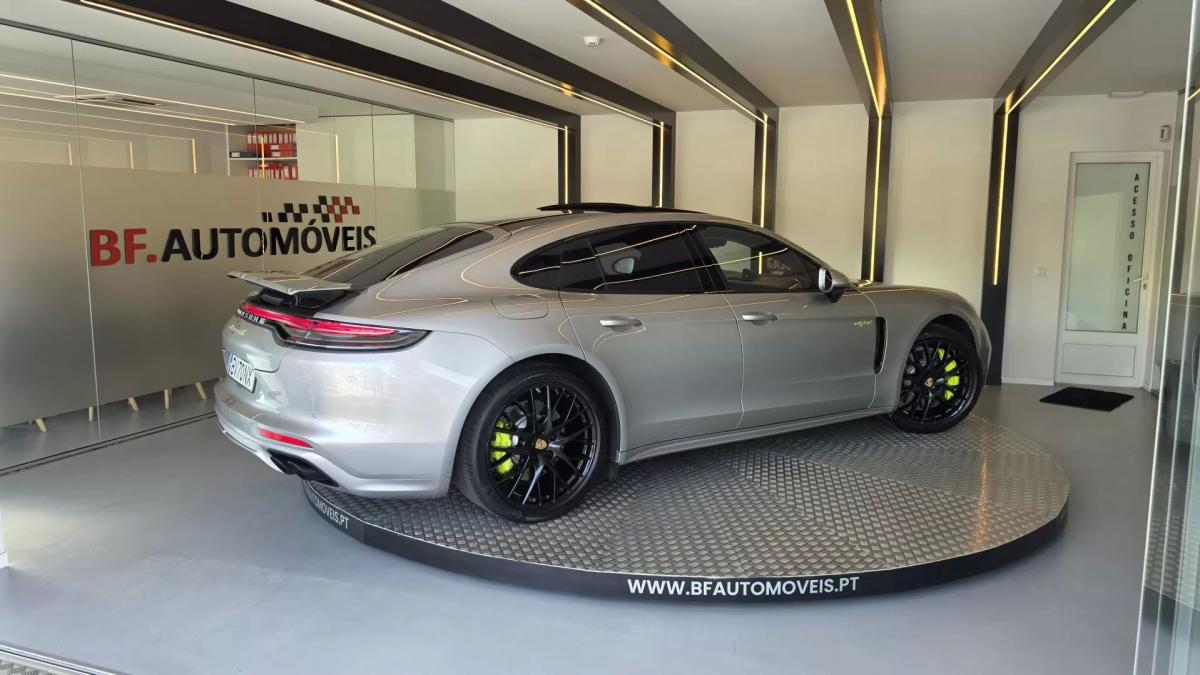 porsche-panamera-2023-hibrido-2894cc
