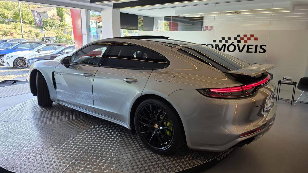 porsche-panamera-2023-hibrido-2894cc