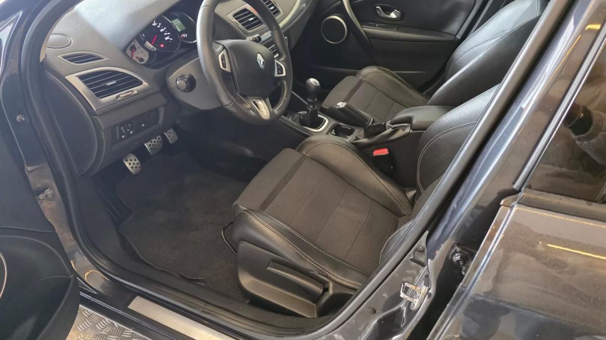 renault-megane-sport-tourer-2010-diesel-1461cc
