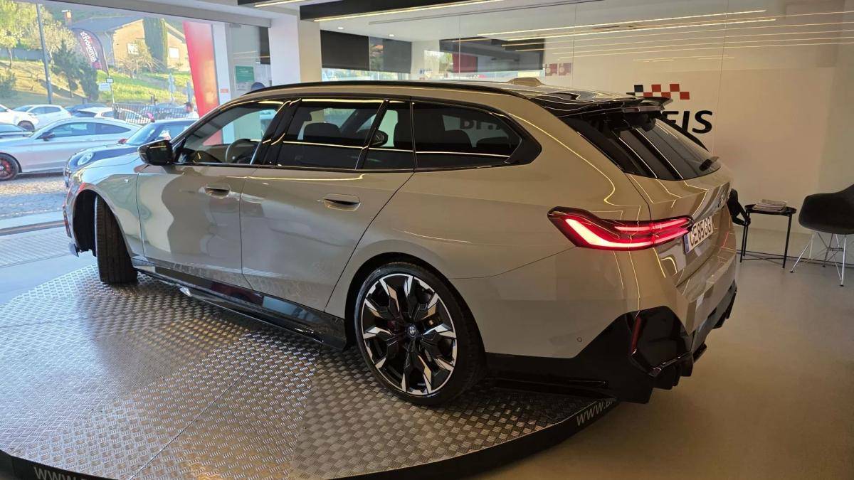 bmw-serie-5-2025-eletrico-200cc