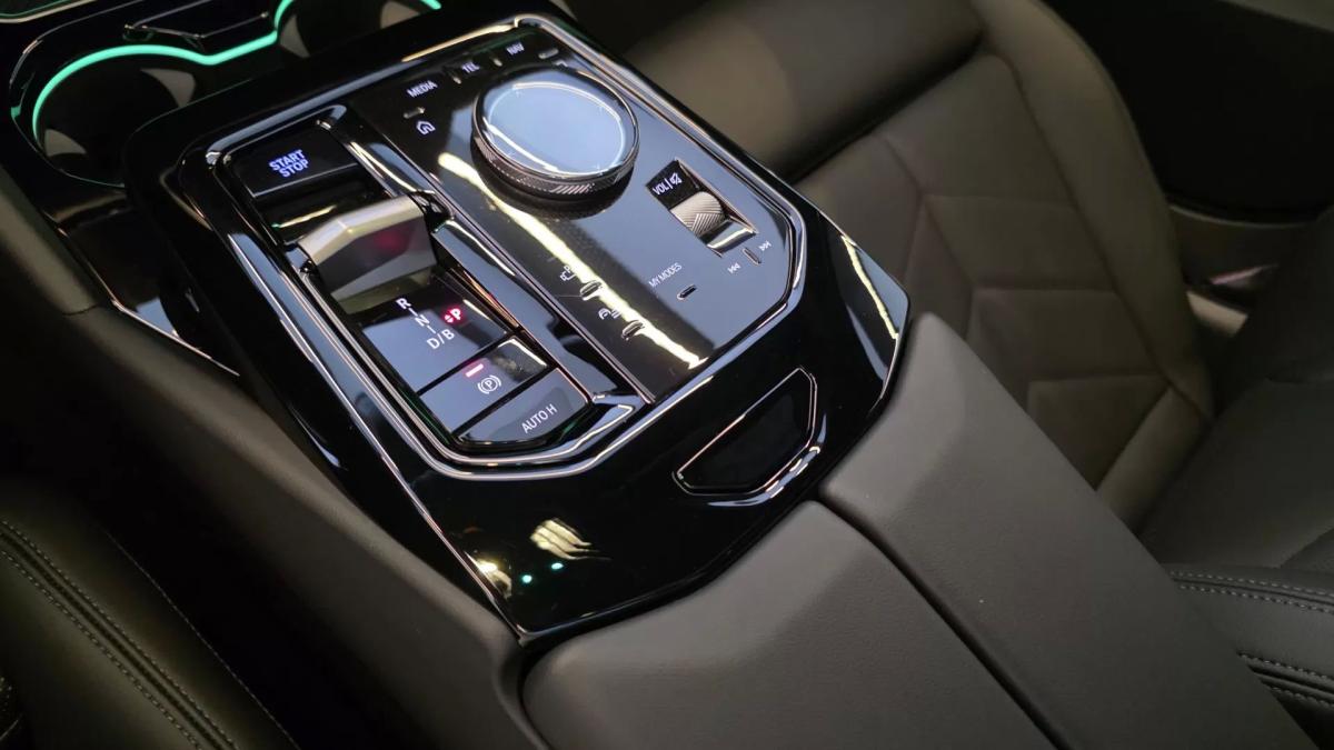 bmw-serie-5-2025-eletrico-200cc
