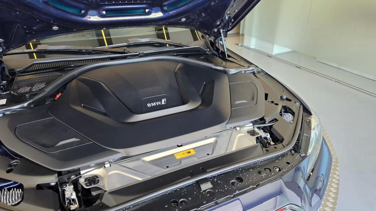bmw-serie-i-2023-eletrico-200cc