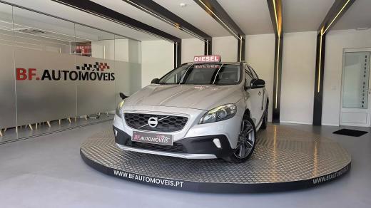 volvo-v40-cross-country-2013-diesel-1560cc