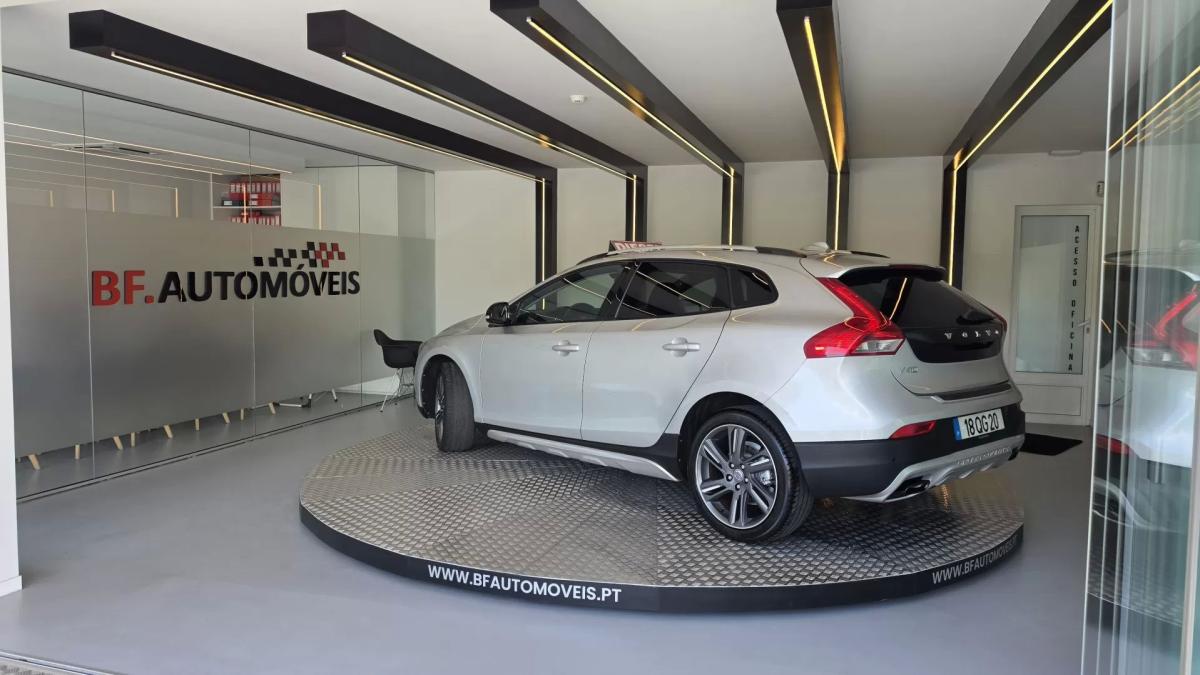 volvo-v40-cross-country-2013-diesel-1560cc