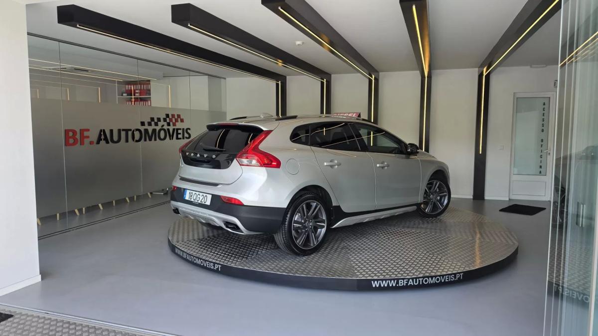 volvo-v40-cross-country-2013-diesel-1560cc