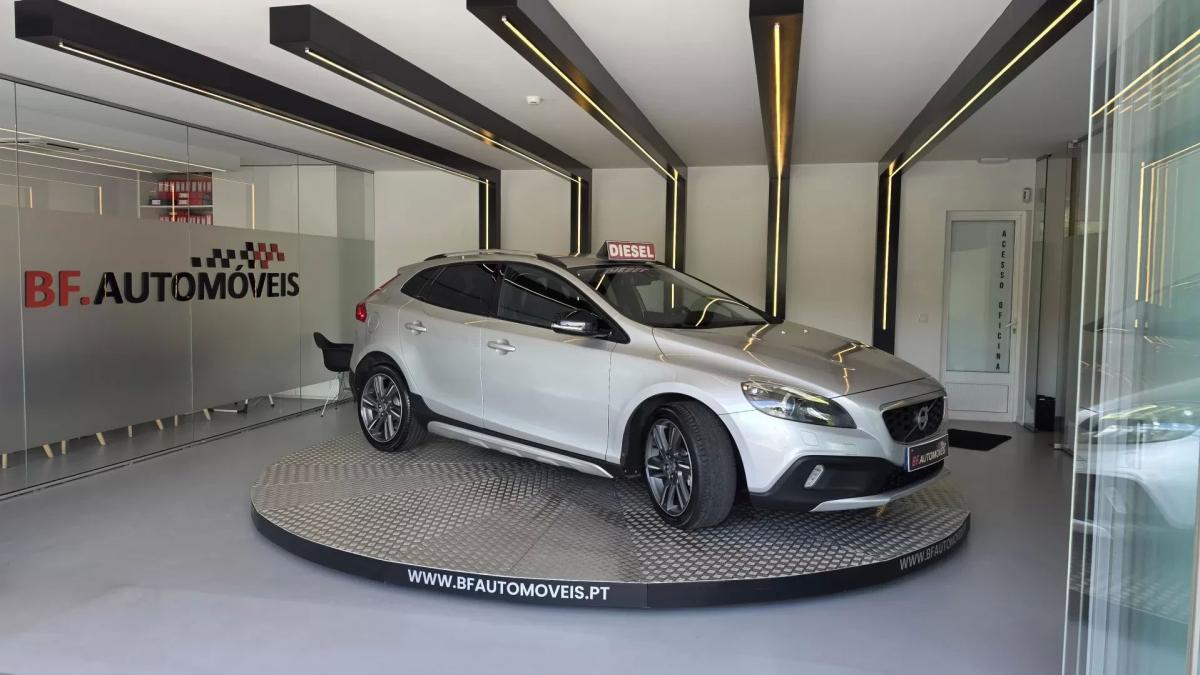 volvo-v40-cross-country-2013-diesel-1560cc