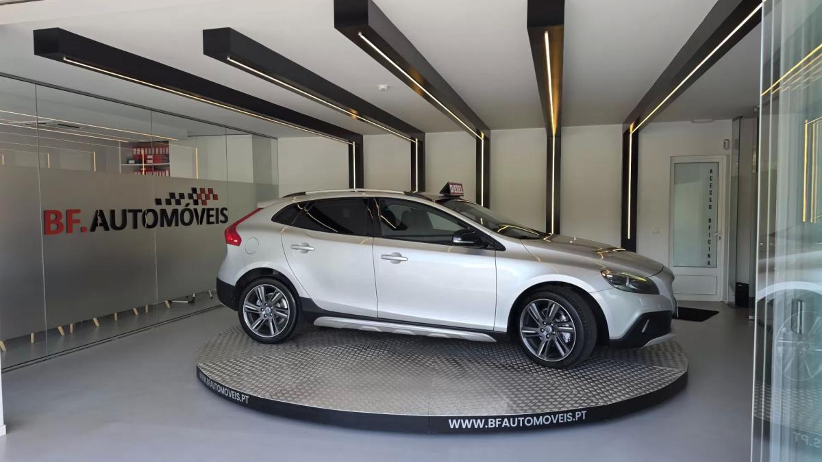 volvo-v40-cross-country-2013-diesel-1560cc