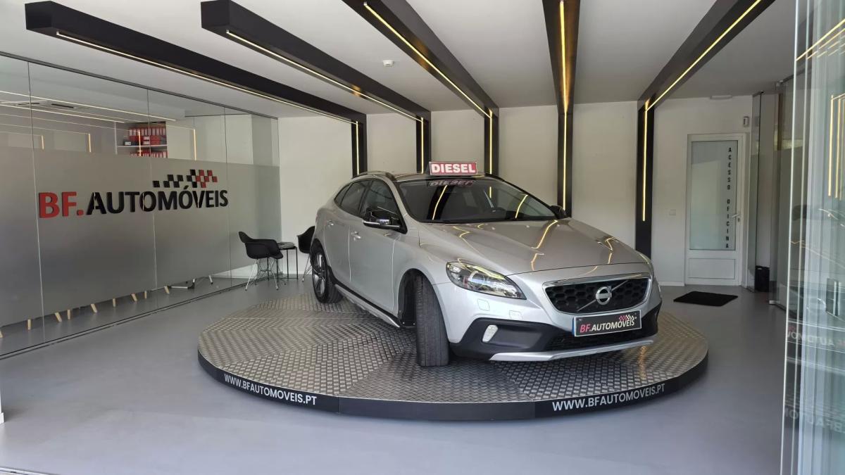 volvo-v40-cross-country-2013-diesel-1560cc