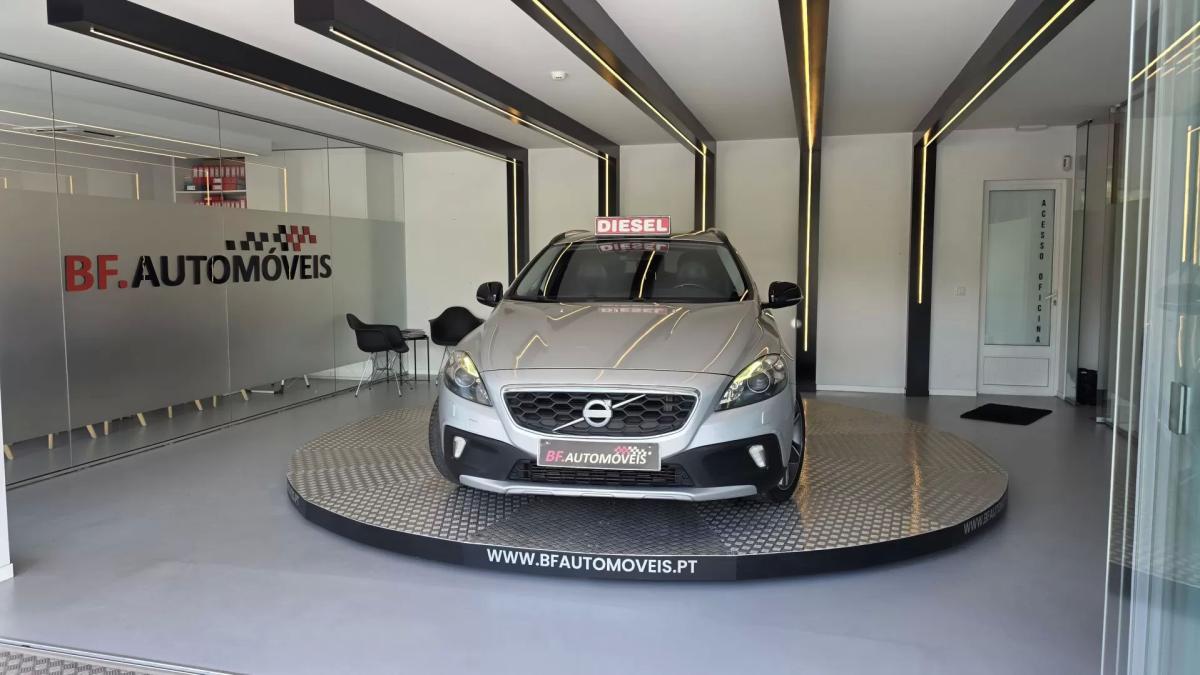 volvo-v40-cross-country-2013-diesel-1560cc