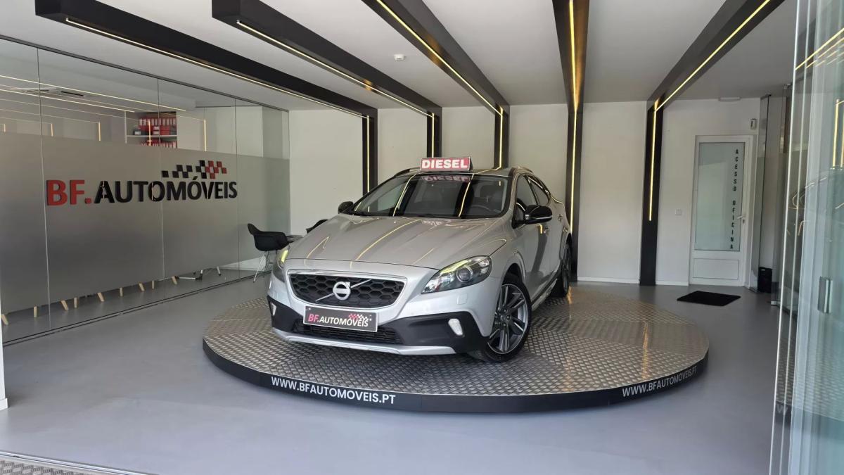 volvo-v40-cross-country-2013-diesel-1560cc