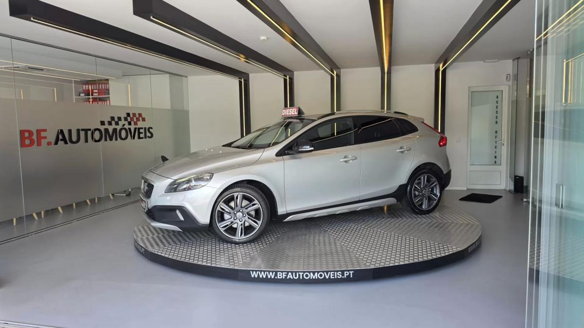 volvo-v40-cross-country-2013-diesel-1560cc