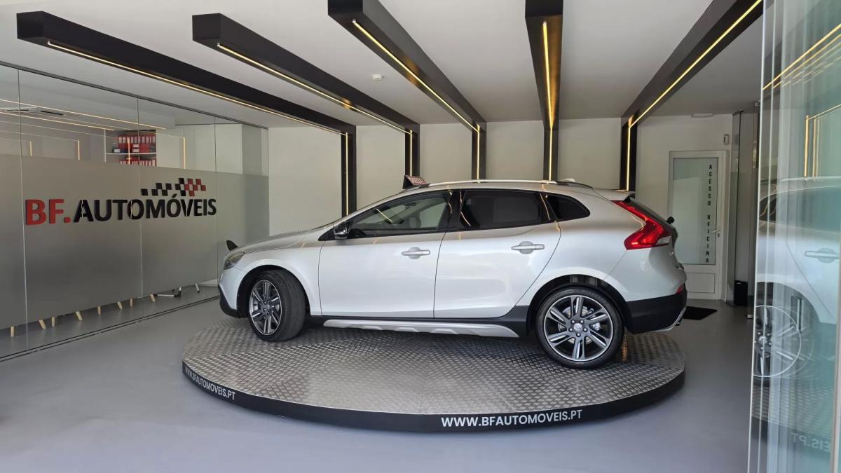 volvo-v40-cross-country-2013-diesel-1560cc