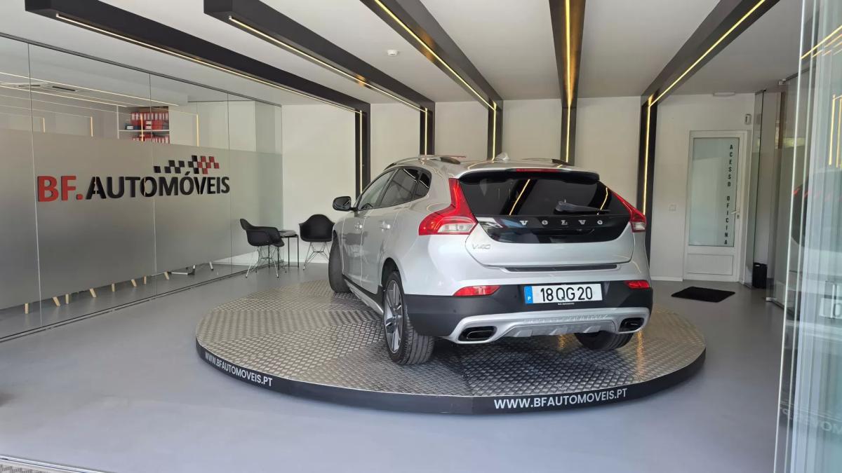 volvo-v40-cross-country-2013-diesel-1560cc