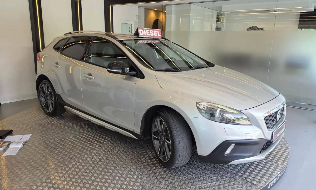 volvo-v40-cross-country-2013-diesel-1560cc