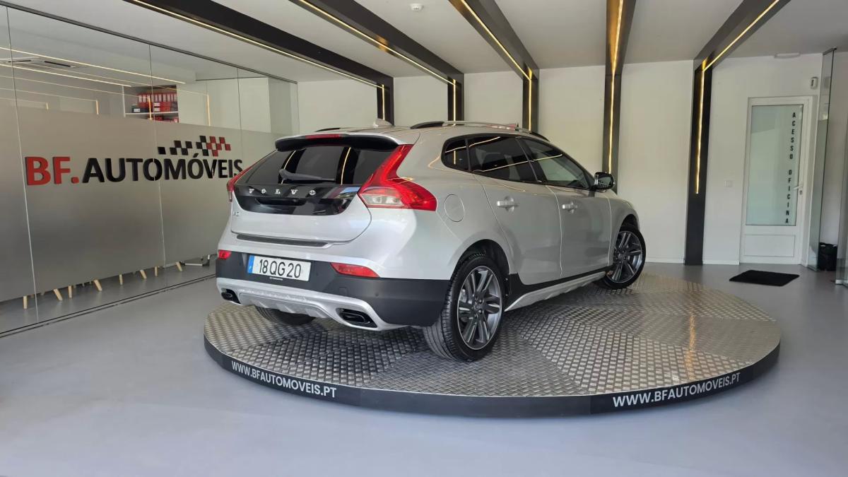 volvo-v40-cross-country-2013-diesel-1560cc