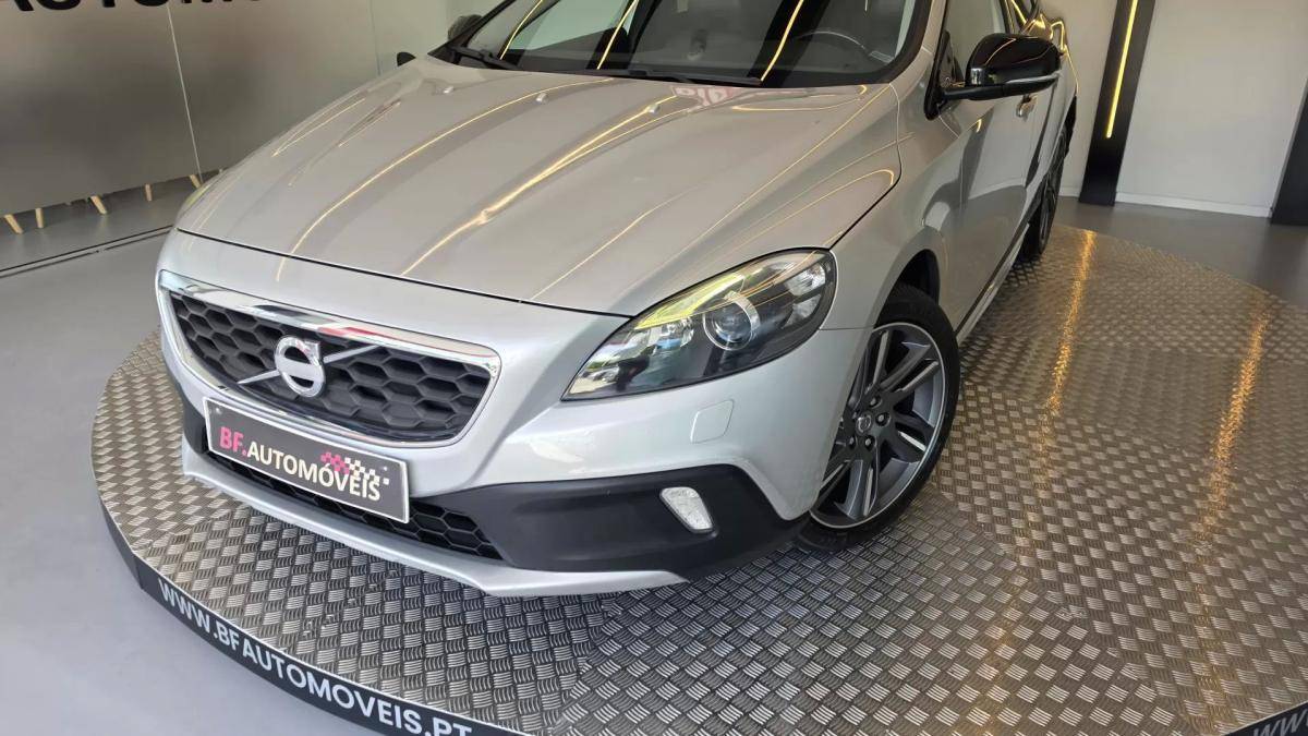volvo-v40-cross-country-2013-diesel-1560cc