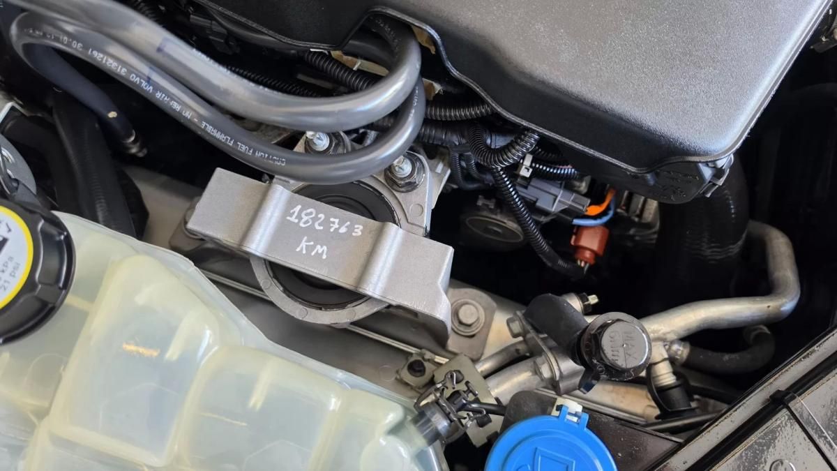 volvo-v40-cross-country-2013-diesel-1560cc