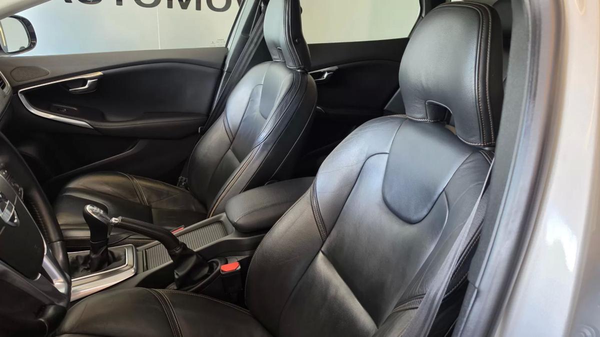 volvo-v40-cross-country-2013-diesel-1560cc