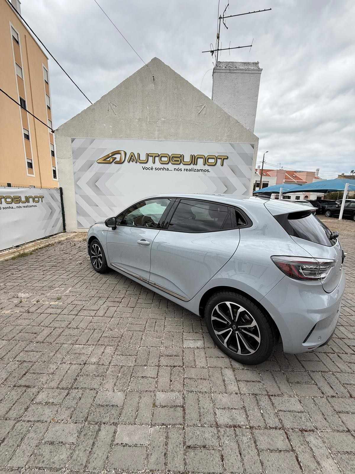 renault-clio-2024-hibrido-a-gasolina-1598cc