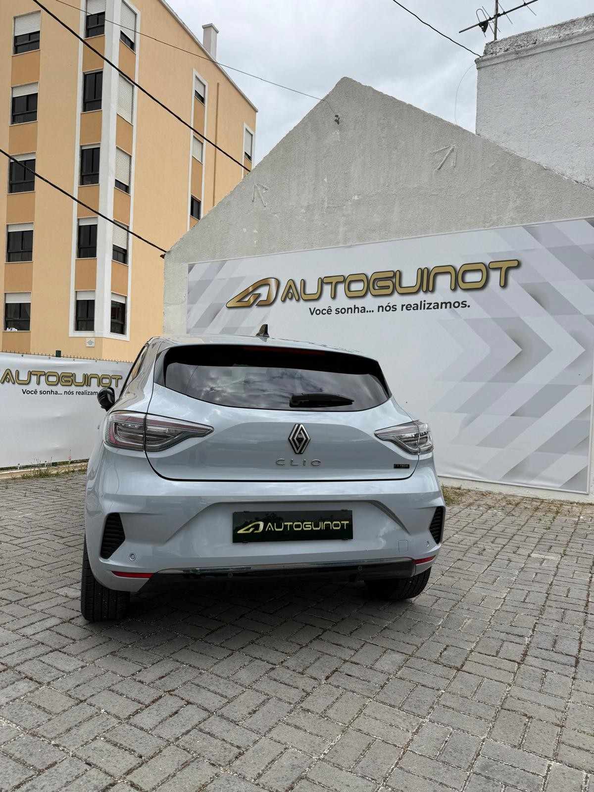 renault-clio-2024-hibrido-a-gasolina-1598cc