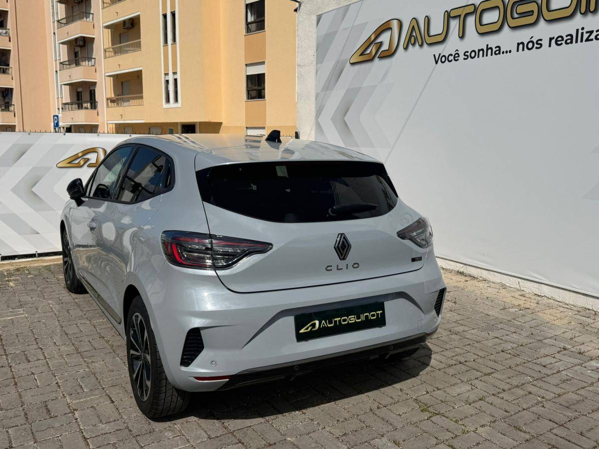 renault-clio-2024-hibrido-a-gasolina-1598cc