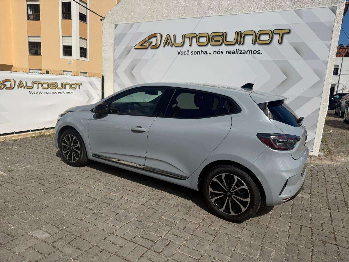 renault-clio-2024-hibrido-a-gasolina-1598cc