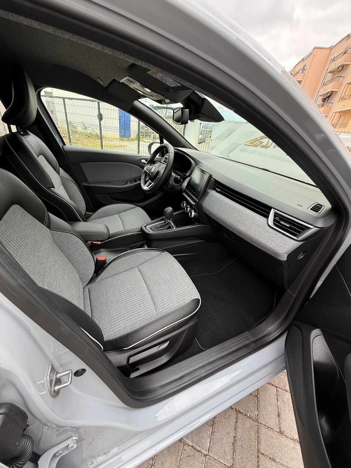 renault-clio-2024-hibrido-a-gasolina-1598cc