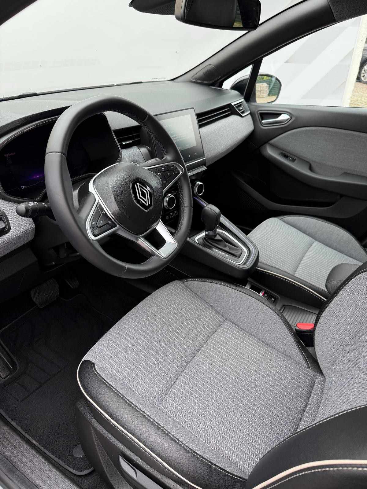 renault-clio-2024-hibrido-a-gasolina-1598cc