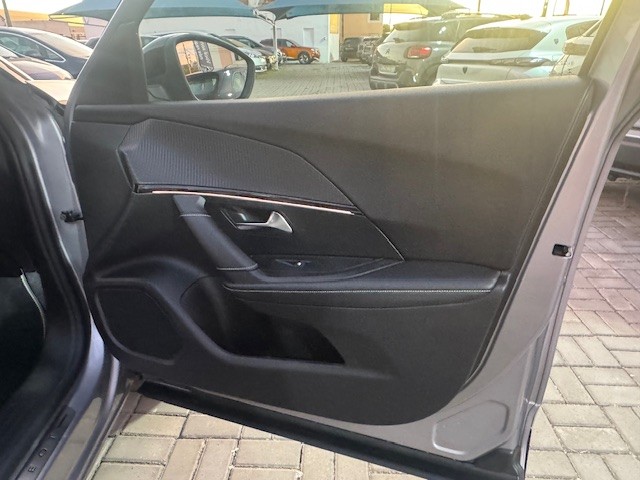 peugeot-2008-2022-gasolina-1199cc