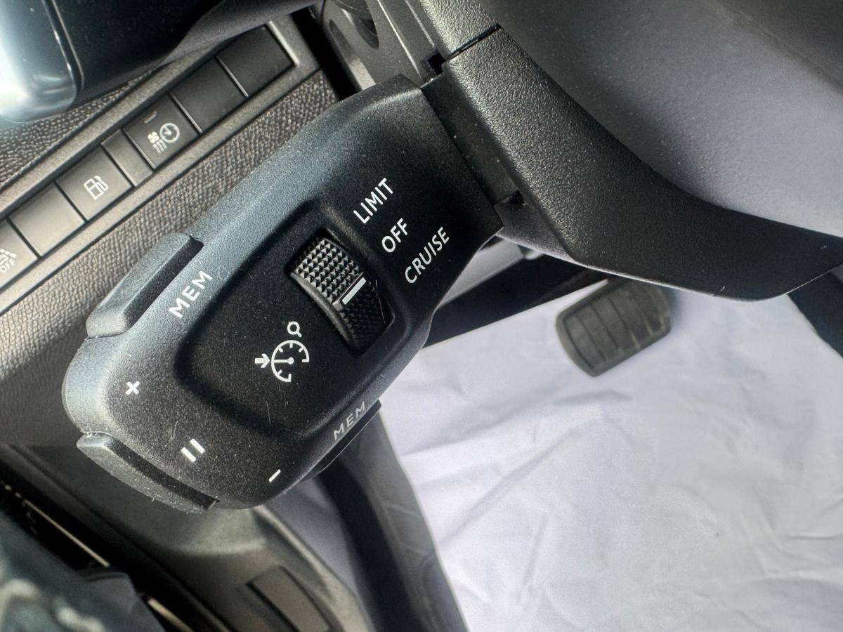 peugeot-3008-2022-hibrido-a-gasolina-1598cc