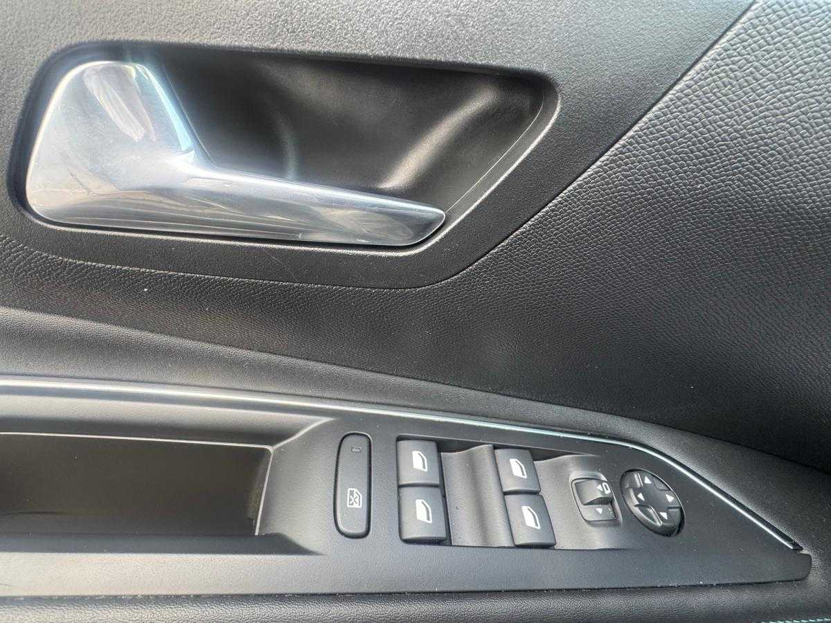 peugeot-3008-2022-hibrido-a-gasolina-1598cc