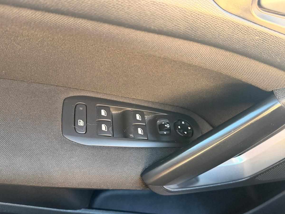 peugeot-308-2020-gasolina-1199cc