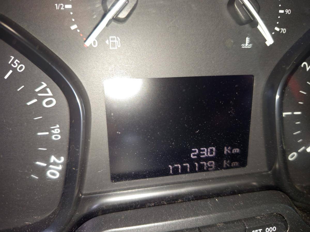 peugeot-traveller-2018-diesel-1499cc