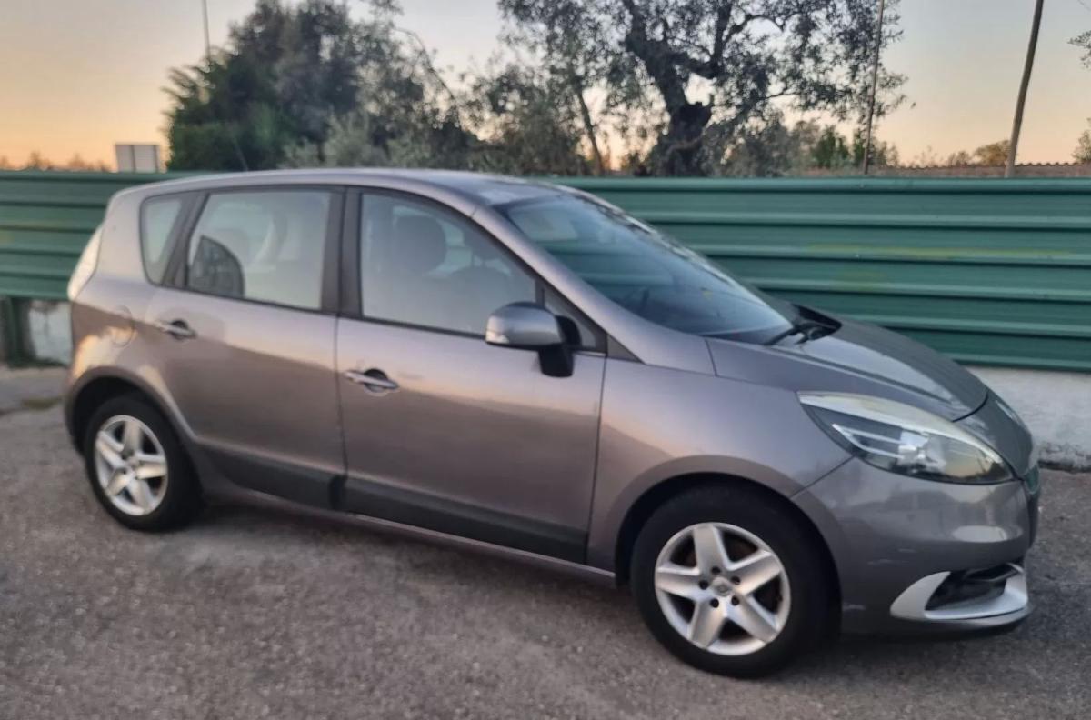 renault-scenic-2012-diesel-1461cc