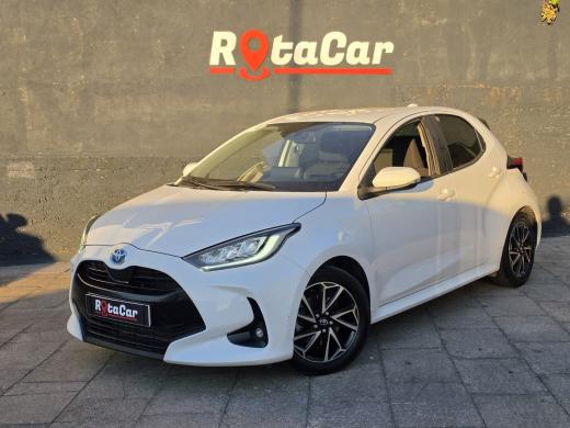 toyota-yaris-2023-hibrido-1490cc