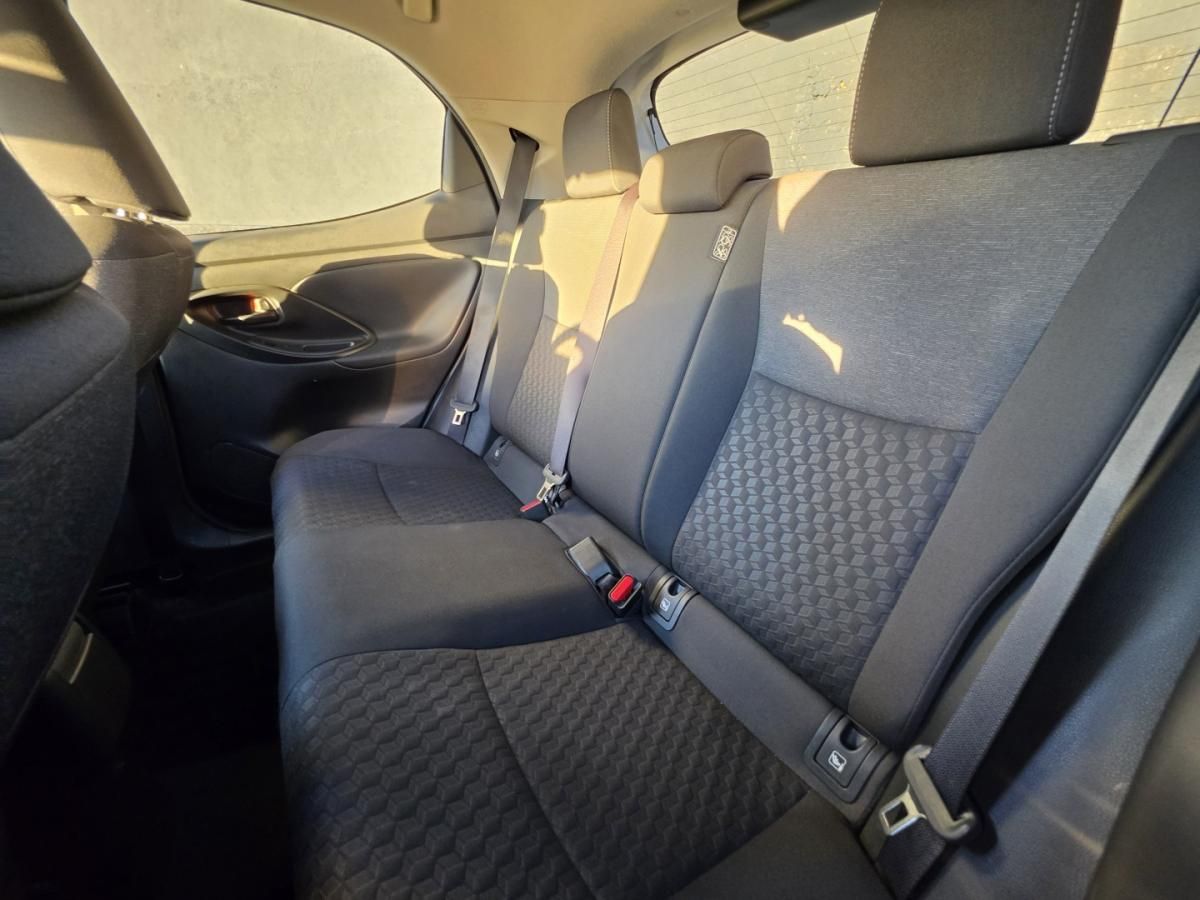 toyota-yaris-2023-hibrido-1490cc