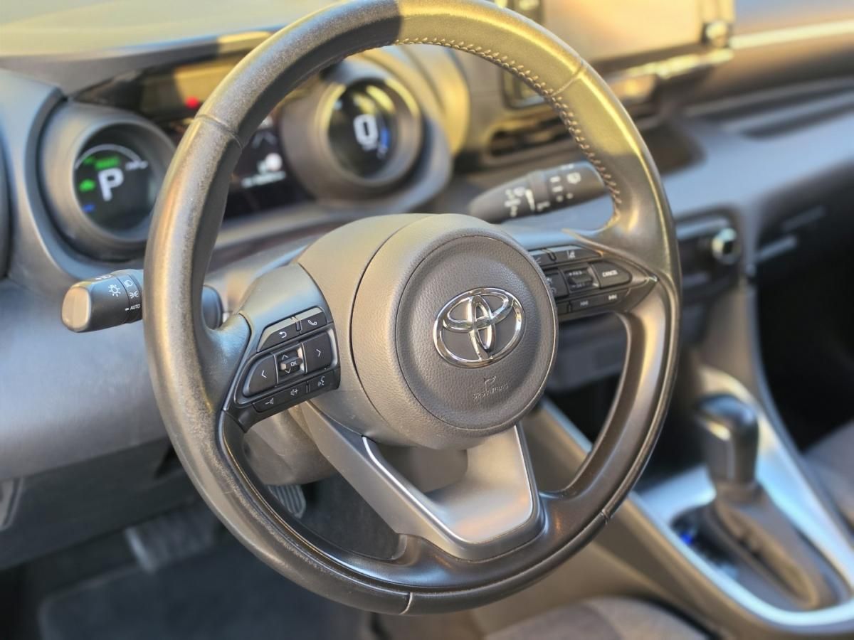 toyota-yaris-2023-hibrido-1490cc