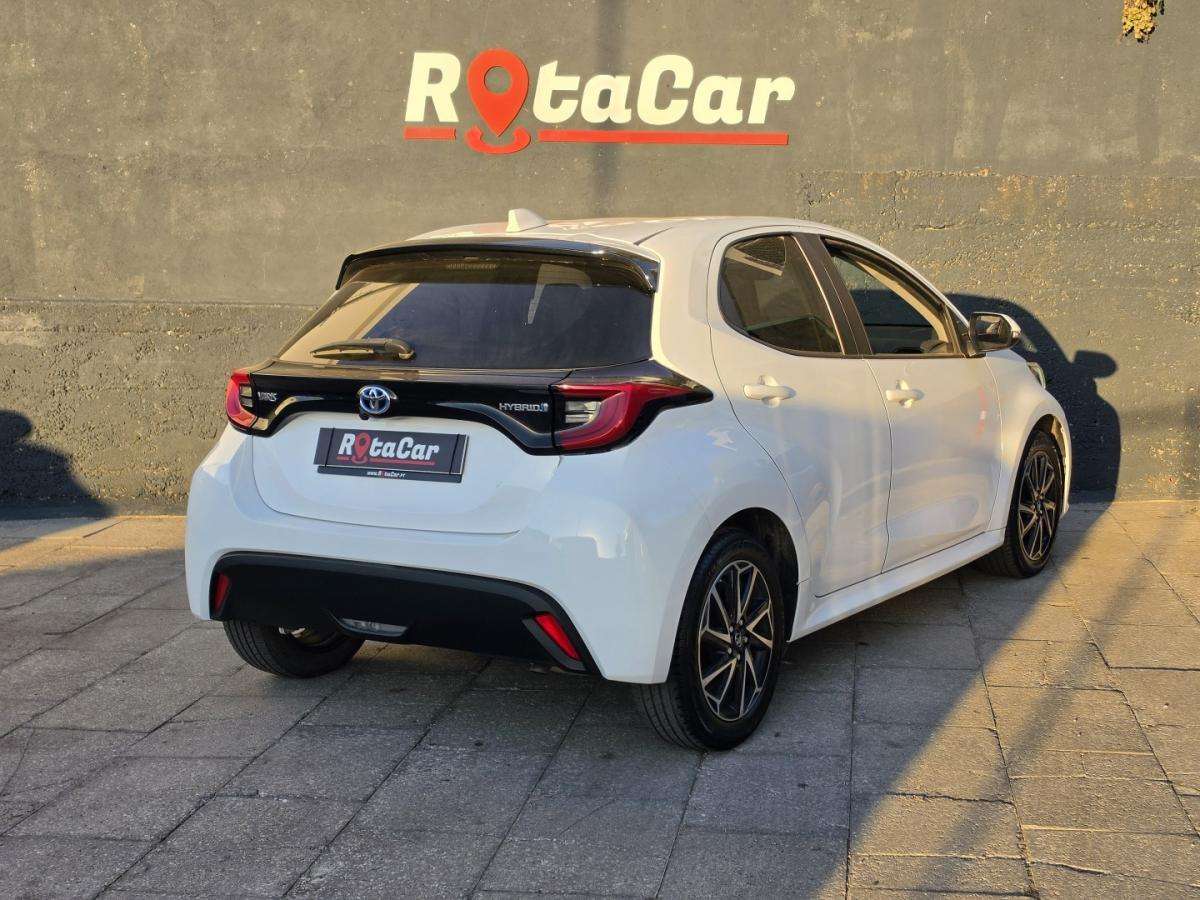 toyota-yaris-2023-hibrido-1490cc