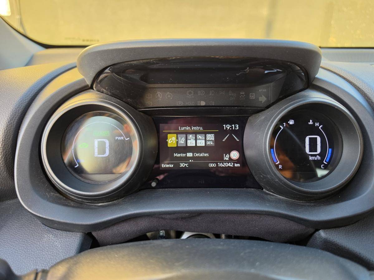 toyota-yaris-2023-hibrido-1490cc